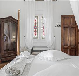 4-5 bedroom villa with Split City and Sea Views sleeps 8-10